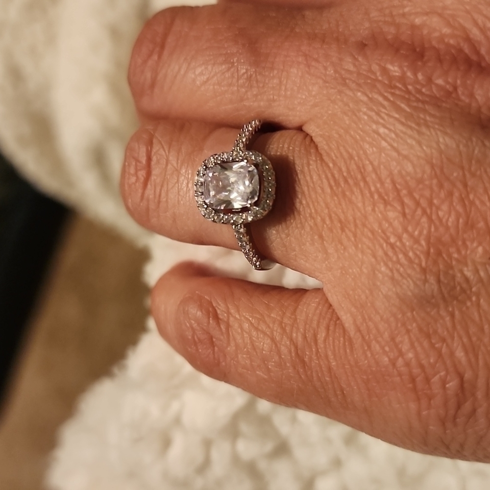 Gorgeous Rhinestone Ring Size 7.5 - Picture 5 of 6